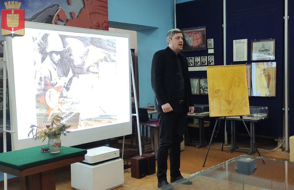 Вернусь с победой!. Научные сотрудники Алчевского городского исторического музея провели тематический час «Вернусь с победой! Фронтовые письма из фондов музея», посвященный 80-летию Победы советского народа в Великой... Вернусь с победой!. Научные сотрудники Алчевского городского исторического музея провели тематический час «Вернусь с победой! Фронтовые письма из фондов музея», посвященный 80-летию Победы советского народа в Великой...