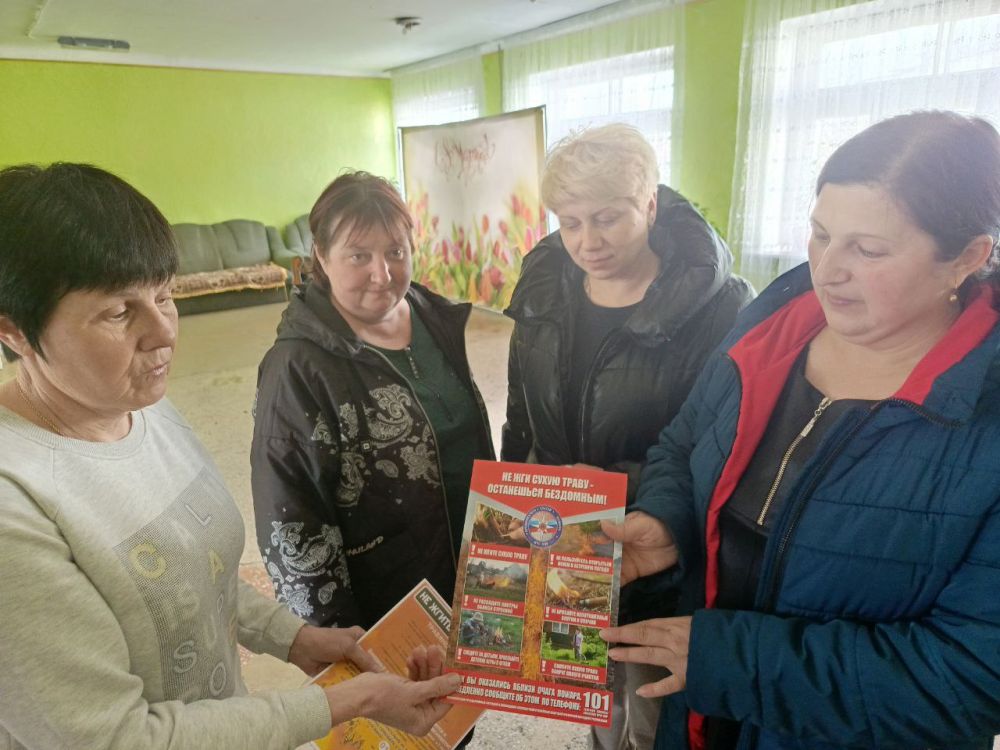 В связи с наступлением пожароопасного периода на территории муниципального образования городской округ город Ровеньки, с целью профилактики по недопущению возникновения пожаров, сотрудники отдела жизнеобеспечения пгт... В связи с наступлением пожароопасного периода на территории муниципального образования городской округ город Ровеньки, с целью профилактики по недопущению возникновения пожаров, сотрудники отдела жизнеобеспечения пгт...