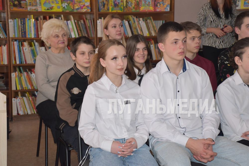 В Республиканский день профориентации молодежи «Сделай свой выбор» сотрудники кировского территориального отделения «Республиканский центр занятости населения Луганской Народной Республики» провели встречу в детской... В Республиканский день профориентации молодежи «Сделай свой выбор» сотрудники кировского территориального отделения «Республиканский центр занятости населения Луганской Народной Республики» провели встречу в детской...