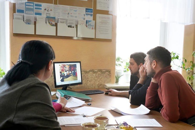 В Центре занятости Свердловска прошло заседание комиссии республиканского фотоконкурса «Рабочие будни моих родителей» В Центре занятости Свердловска прошло заседание комиссии республиканского фотоконкурса «Рабочие будни моих родителей»