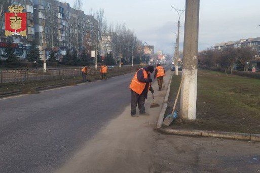 Коммунальные службы проводят работы на территории города Коммунальные службы проводят работы на территории города