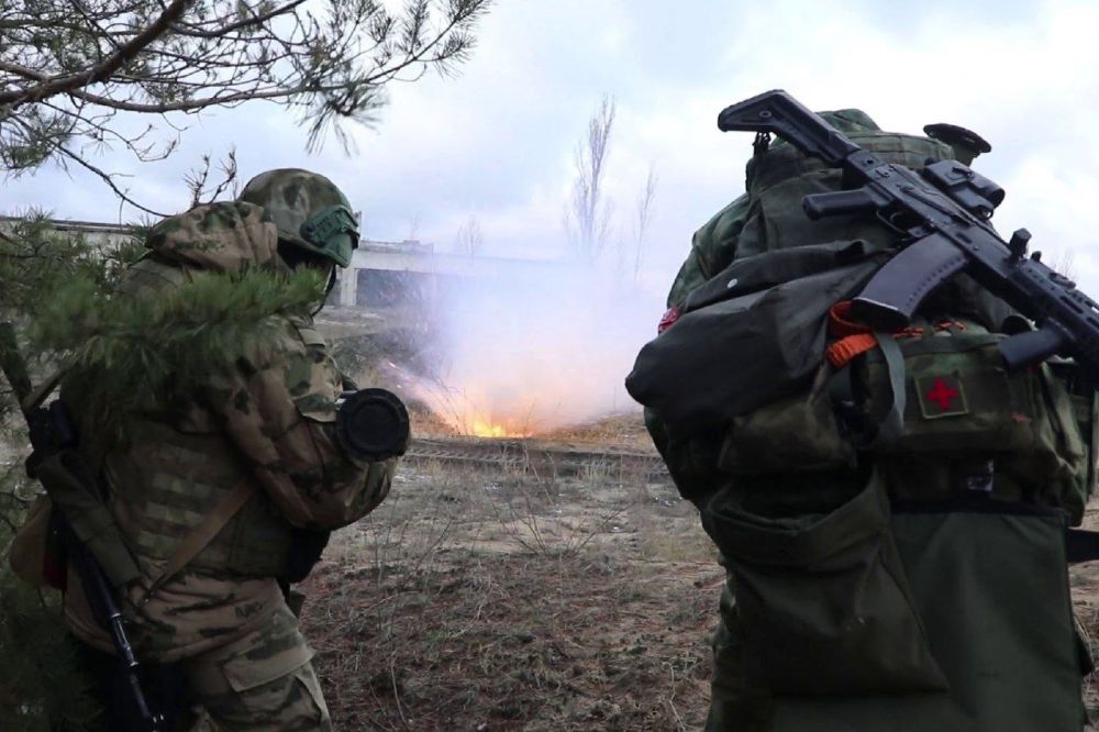 Огнемётчики Росгвардии проходят подготовку в Луганской Народной Республике Огнемётчики Росгвардии проходят подготовку в Луганской Народной Республике