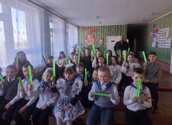 Сотрудники ГИБДД провели беседу в Иллирийской школе для обучающихся о правилах безопасного поведения на дороге Сотрудники ГИБДД провели беседу в Иллирийской школе для обучающихся о правилах безопасного поведения на дороге
