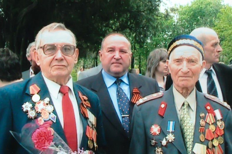 «56 дней до Великой Победы»: Ветеран ВОВ, Почётный гражданин Свердловска Валентин Васильченко «56 дней до Великой Победы»: Ветеран ВОВ, Почётный гражданин Свердловска Валентин Васильченко