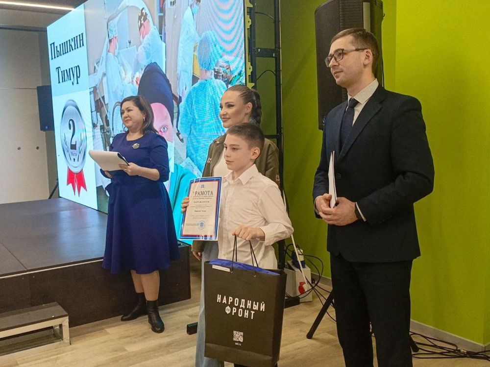 Победителей конкурса «Рабочие будни моих родителей» наградили в Доме Молодежи Луганска Победителей конкурса «Рабочие будни моих родителей» наградили в Доме Молодежи Луганска