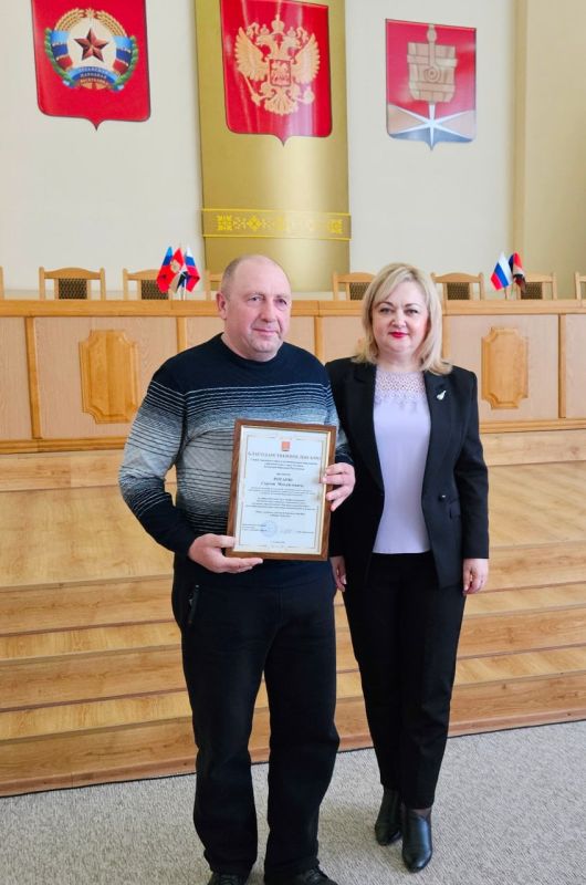 С профессиональным праздником! С профессиональным праздником!