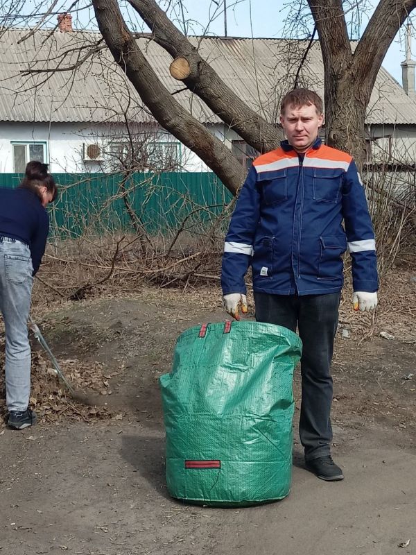 К весенним субботникам активно присоединяются новые участники К весенним субботникам активно присоединяются новые участники