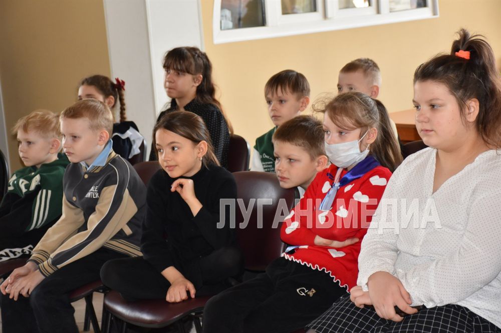 В Центре культуры и досуга «Заря» города Первомайска в рамках культурного сотрудничества с регионом–шефом проводятся просмотры видеозаписей представлений Калужских театров В Центре культуры и досуга «Заря» города Первомайска в рамках культурного сотрудничества с регионом–шефом проводятся просмотры видеозаписей представлений Калужских театров