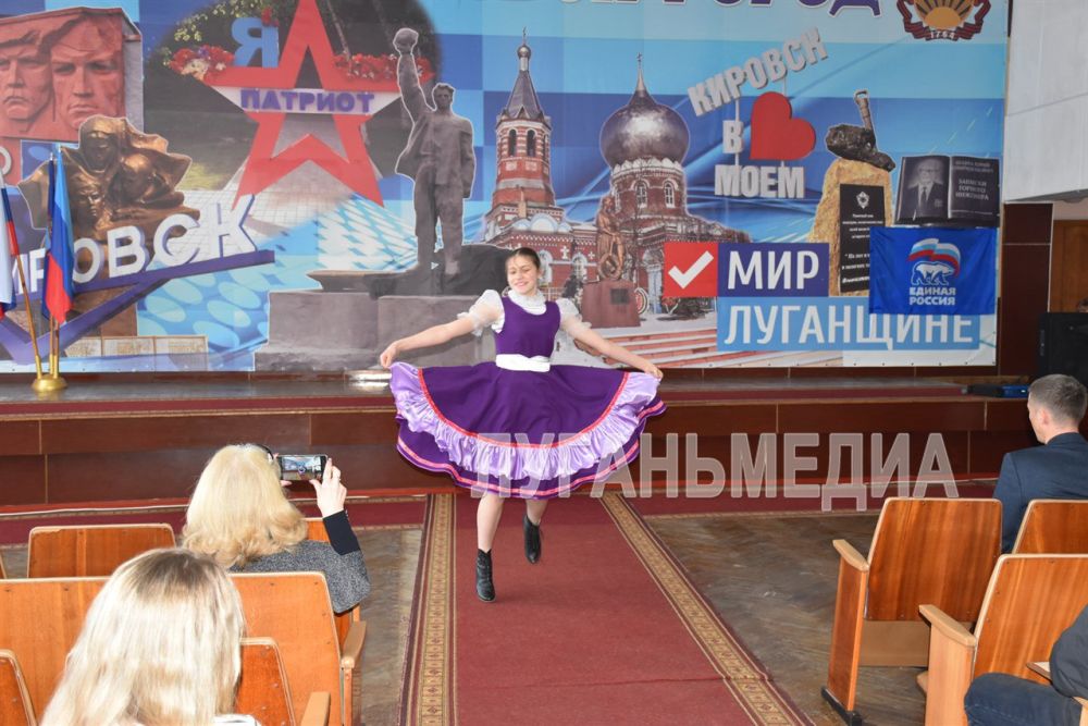 В Администрации Кировского городского округа состоялся торжественный концерт, посвященный профессиональному празднику работников жилищно-коммунального хозяйства и коммунального обслуживания населения В Администрации Кировского городского округа состоялся торжественный концерт, посвященный профессиональному празднику работников жилищно-коммунального хозяйства и коммунального обслуживания населения