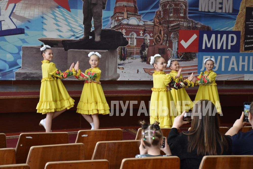 В Администрации Кировского городского округа состоялся торжественный концерт, посвященный профессиональному празднику работников жилищно-коммунального хозяйства и коммунального обслуживания населения В Администрации Кировского городского округа состоялся торжественный концерт, посвященный профессиональному празднику работников жилищно-коммунального хозяйства и коммунального обслуживания населения
