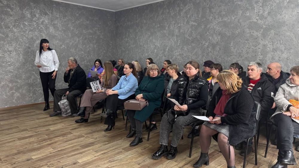 В отделе жизнеобеспечения пгт Дзержинский состоялась встреча с жителями поселка, на которой жителям была доведена информация Управления Росреестра по Луганской НароднойРеспублике о возможности оформления прав на недвижимость... В отделе жизнеобеспечения пгт Дзержинский состоялась встреча с жителями поселка, на которой жителям была доведена информация Управления Росреестра по Луганской НароднойРеспублике о возможности оформления прав на недвижимость...