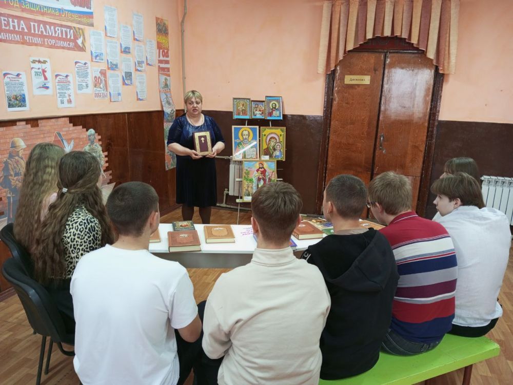 Сотрудники Дома культуры им. Ленина пгт Новодарьевка провели познавательный час ко Дню православной книги «Живое слово мудрости духовной» Сотрудники Дома культуры им. Ленина пгт Новодарьевка провели познавательный час ко Дню православной книги «Живое слово мудрости духовной»