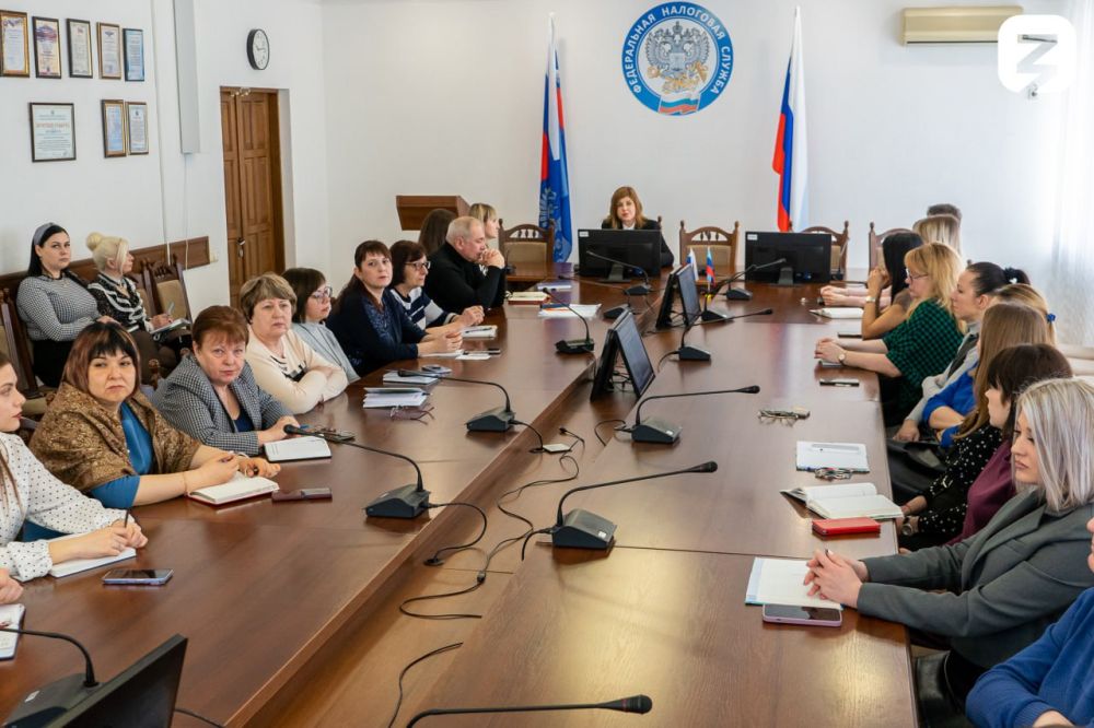 Госслужащие ЛНР обсудили русскую культуру и значимость Великой Победы на лекциях Общества «Знание» Госслужащие ЛНР обсудили русскую культуру и значимость Великой Победы на лекциях Общества «Знание»