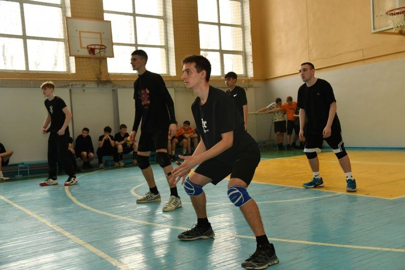 В Свердловске прошел турнир по волейболу среди юношей В Свердловске прошел турнир по волейболу среди юношей