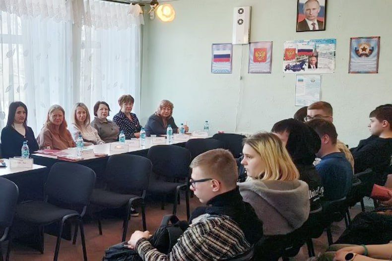 В территориальном отделении ГКУ «Республиканский центр занятости населения Луганской Народной Республики» в городе Свердловске и Свердловском районе» состоялась ярмарка вакансий, цель которой – содействие в трудоустройстве... В территориальном отделении ГКУ «Республиканский центр занятости населения Луганской Народной Республики» в городе Свердловске и Свердловском районе» состоялась ярмарка вакансий, цель которой – содействие в трудоустройстве...