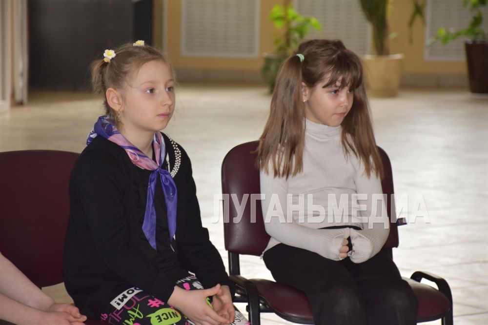 В Центре культуры и досуга «Заря» города Первомайска в рамках культурного сотрудничества с регионом–шефом проводятся просмотры видеозаписей представлений Калужских театров В Центре культуры и досуга «Заря» города Первомайска в рамках культурного сотрудничества с регионом–шефом проводятся просмотры видеозаписей представлений Калужских театров