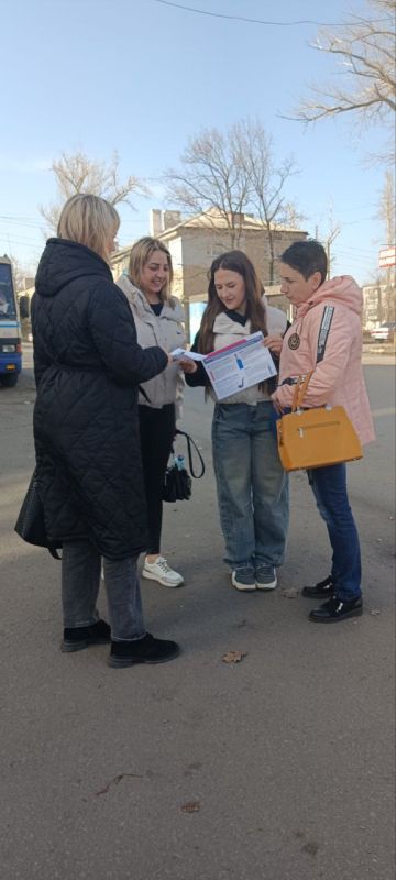 По инициативе Администрации городского округа город Ровеньки совместно с представителями ОМВД России «Ровеньковский» и филиала № 6 "Семейный центр» проведён межведомственный рейд по торговым точкам, расположенным на... По инициативе Администрации городского округа город Ровеньки совместно с представителями ОМВД России «Ровеньковский» и филиала № 6 "Семейный центр» проведён межведомственный рейд по торговым точкам, расположенным на...