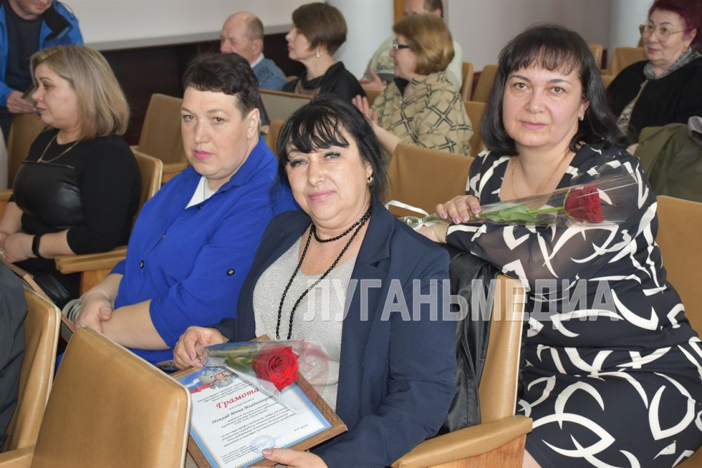 В Администрации Кировского городского округа состоялся торжественный концерт, посвященный профессиональному празднику работников жилищно-коммунального хозяйства и коммунального обслуживания населения В Администрации Кировского городского округа состоялся торжественный концерт, посвященный профессиональному празднику работников жилищно-коммунального хозяйства и коммунального обслуживания населения
