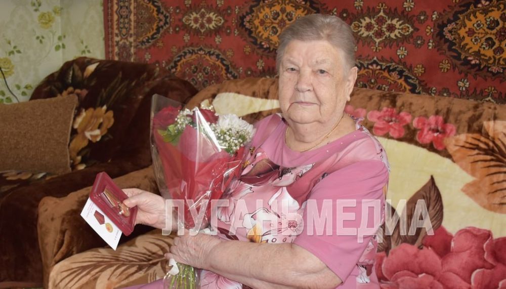 В Кировске продолжается вручение юбилейных медалей «80 лет Победы в Великой Отечественной войне 1941-1945 гг.» В Кировске продолжается вручение юбилейных медалей «80 лет Победы в Великой Отечественной войне 1941-1945 гг.»