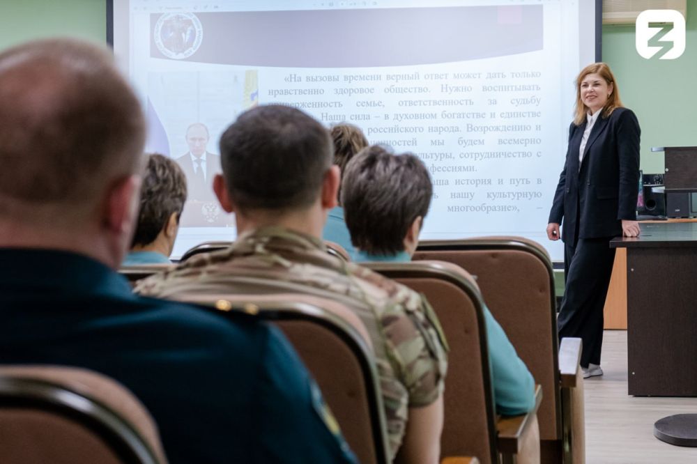 Госслужащие ЛНР обсудили русскую культуру и Великую Победу на лекции Общества «Знание» Госслужащие ЛНР обсудили русскую культуру и Великую Победу на лекции Общества «Знание»
