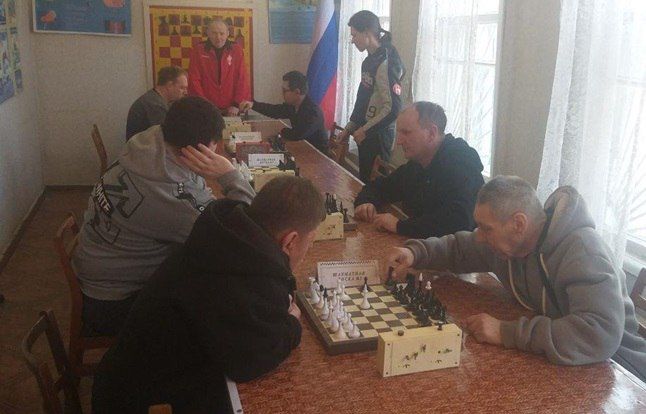 В Краснодоне провели турнир по шахматам для молодежи с особенностями здоровья В Краснодоне провели турнир по шахматам для молодежи с особенностями здоровья
