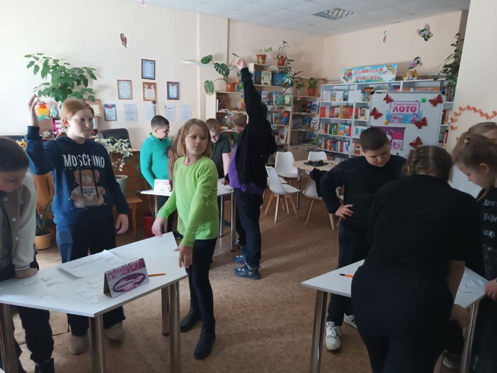 В Белокуракинской детской библиотеке опять нарушили «Режим тишины» - дети играли в литературное лото В Белокуракинской детской библиотеке опять нарушили «Режим тишины» - дети играли в литературное лото