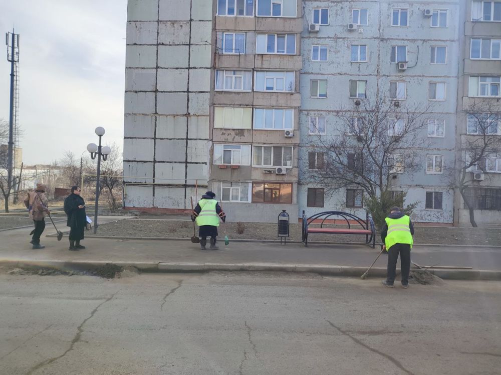 Сергей Козенко: В Краснодонском муниципальном округе активно продолжаются работы по наведению чистоты и порядка на улицах и в скверах Сергей Козенко: В Краснодонском муниципальном округе активно продолжаются работы по наведению чистоты и порядка на улицах и в скверах