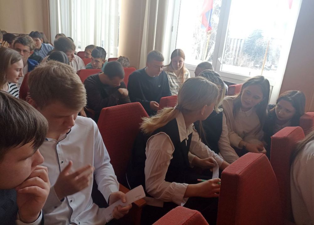 В Антрацитовском центре детского творчества прошла ежегодная муниципальная интеллектуальная игра «Что? Где? Когда?» В Антрацитовском центре детского творчества прошла ежегодная муниципальная интеллектуальная игра «Что? Где? Когда?»