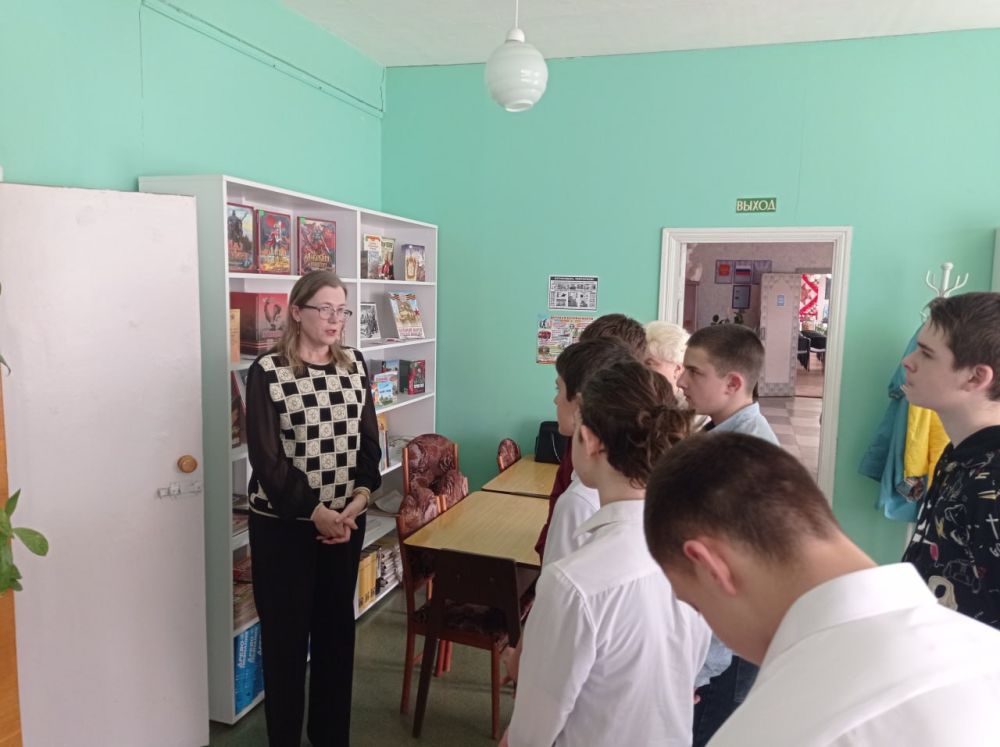 В Кировской детской библиотеке состоялся Профтур, в ходе которого, сотрудники библиотеки и Центра Занятости рассказали ученикам об удивительной профессии библиотекарь В Кировской детской библиотеке состоялся Профтур, в ходе которого, сотрудники библиотеки и Центра Занятости рассказали ученикам об удивительной профессии библиотекарь