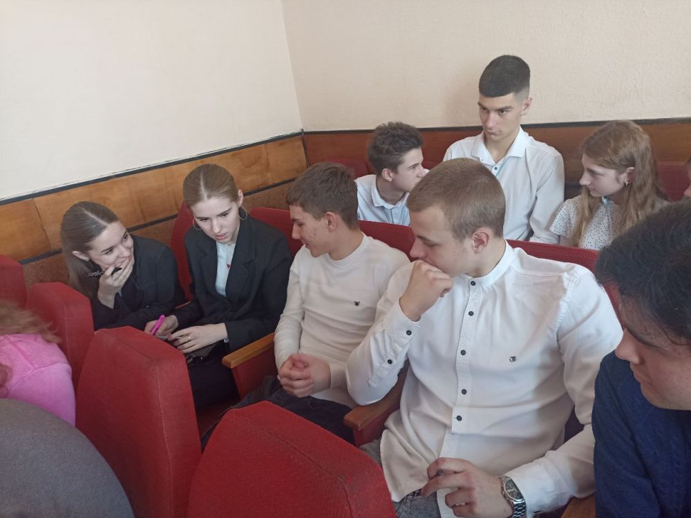 В Антрацитовском центре детского творчества прошла ежегодная муниципальная интеллектуальная игра «Что? Где? Когда?» В Антрацитовском центре детского творчества прошла ежегодная муниципальная интеллектуальная игра «Что? Где? Когда?»