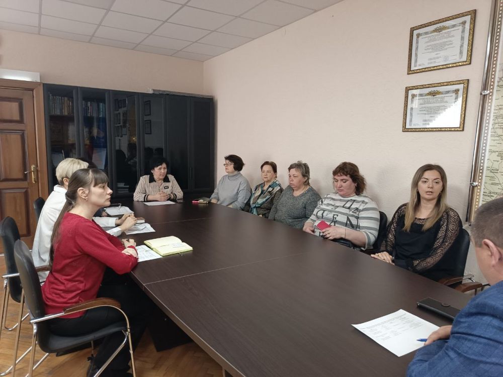 Сегодня в Администрации городского округа город Ровеньки Глава городского округа провел встречу с семьями военнослужащих, погибших, выполняя свой долг в зоне специальной военной операции, что особенно актуально в Год... Сегодня в Администрации городского округа город Ровеньки Глава городского округа провел встречу с семьями военнослужащих, погибших, выполняя свой долг в зоне специальной военной операции, что особенно актуально в Год...