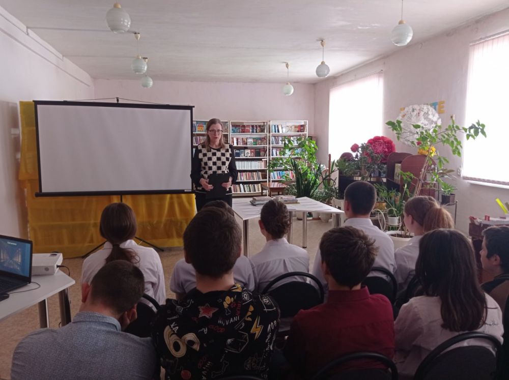 В Кировской детской библиотеке состоялся Профтур, в ходе которого, сотрудники библиотеки и Центра Занятости рассказали ученикам об удивительной профессии библиотекарь В Кировской детской библиотеке состоялся Профтур, в ходе которого, сотрудники библиотеки и Центра Занятости рассказали ученикам об удивительной профессии библиотекарь