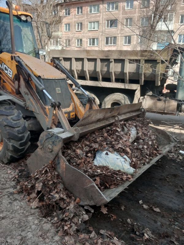 Сергей Козенко: В Краснодонском муниципальном округе активно продолжаются работы по наведению чистоты и порядка на улицах и в скверах Сергей Козенко: В Краснодонском муниципальном округе активно продолжаются работы по наведению чистоты и порядка на улицах и в скверах