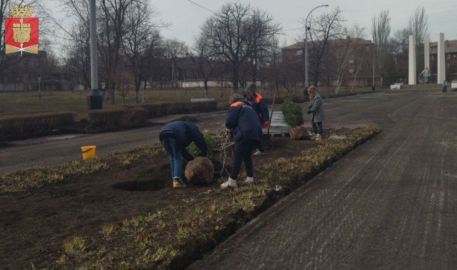 Коммунальные службы проводят работы на территории города Коммунальные службы проводят работы на территории города