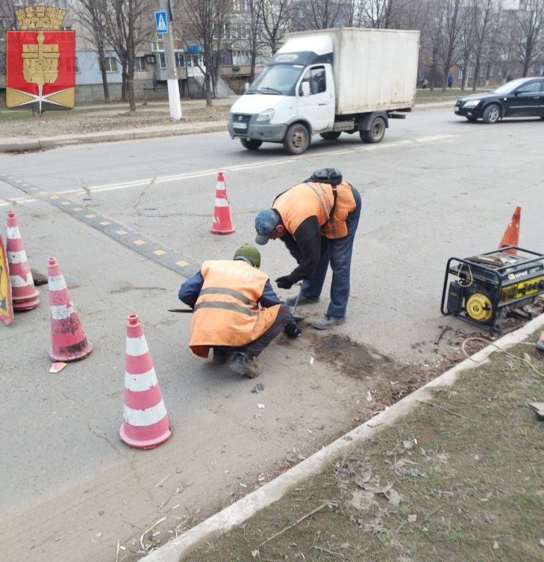 Коммунальные службы проводят работы на территории города Коммунальные службы проводят работы на территории города