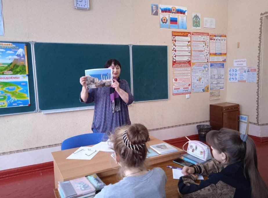 «Крымская весна» — это ежегодное событие, посвященное воссоединению Крыма с Россией в 2014 году «Крымская весна» — это ежегодное событие, посвященное воссоединению Крыма с Россией в 2014 году