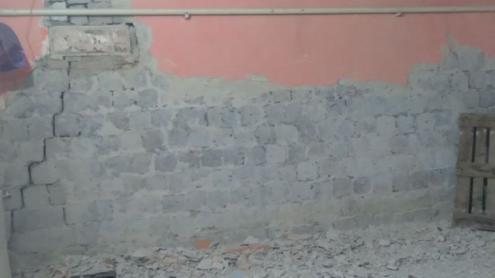 В филиале клуба пгт. Хрустальное МБУ «Краснолучский дворец культуры имени В.И. Ленина» начались ремонтные работы. Строительная бригада приступила к на обновлению учреждения. На данный момент уже выполнены значительные объемы... В филиале клуба пгт. Хрустальное МБУ «Краснолучский дворец культуры имени В.И. Ленина» начались ремонтные работы. Строительная бригада приступила к на обновлению учреждения. На данный момент уже выполнены значительные объемы...