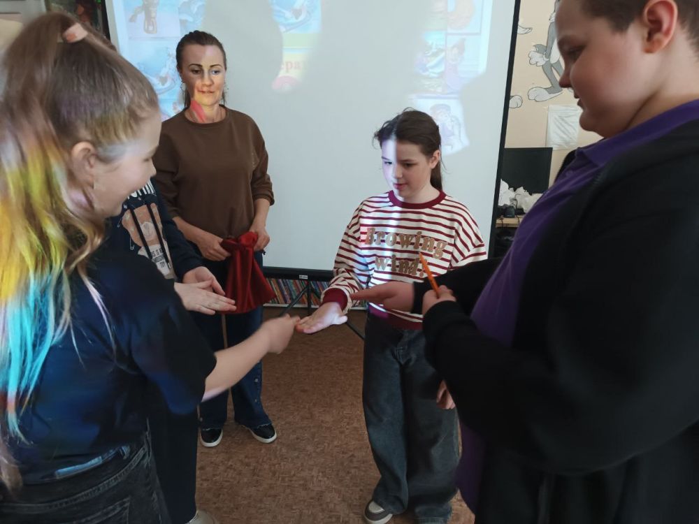В Белокуракинской детской библиотеке опять нарушили «Режим тишины» - дети играли в литературное лото В Белокуракинской детской библиотеке опять нарушили «Режим тишины» - дети играли в литературное лото