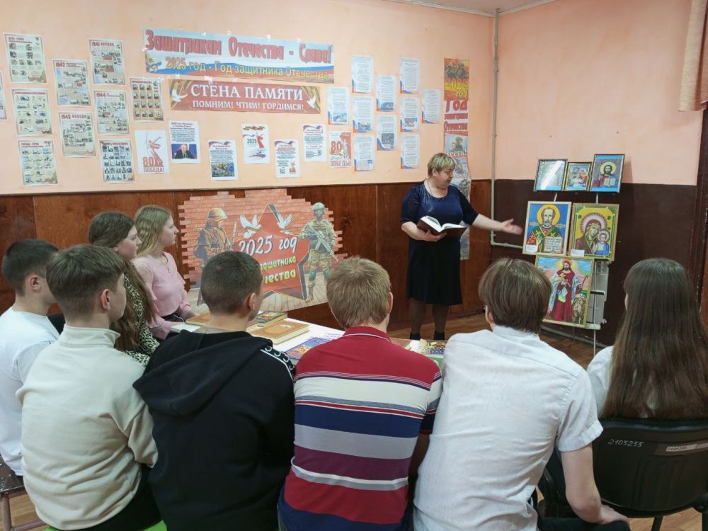 Сотрудники Дома культуры им. Ленина пгт Новодарьевка провели познавательный час ко Дню православной книги «Живое слово мудрости духовной» Сотрудники Дома культуры им. Ленина пгт Новодарьевка провели познавательный час ко Дню православной книги «Живое слово мудрости духовной»