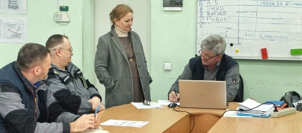 13.03.2025 состоялась встреча заместителя Главы Администрации Фомичевой Марины с представителями подрядных организаций, ведущих восстановительные работы в городе Рубежное 13.03.2025 состоялась встреча заместителя Главы Администрации Фомичевой Марины с представителями подрядных организаций, ведущих восстановительные работы в городе Рубежное