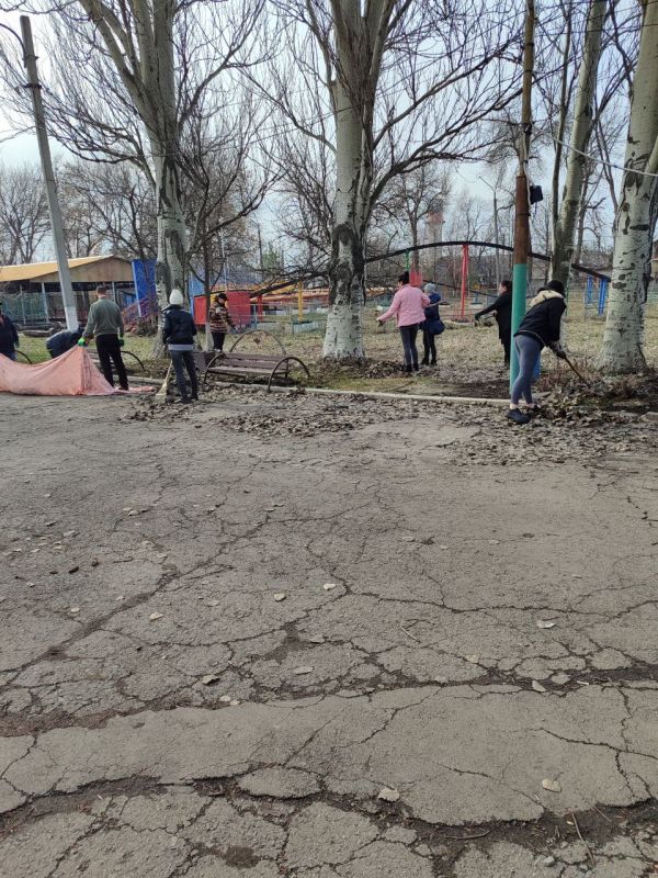 Первый субботник прошел в парке Культуры и отдыха, совместно с филиалами «ЦКД г. Ровеньки»!!! Первый субботник прошел в парке Культуры и отдыха, совместно с филиалами «ЦКД г. Ровеньки»!!!