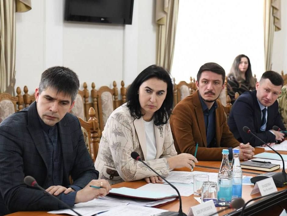 Денис Мирошниченко представил отчет о подготовке празднования Дня Победы и Дня Республики, а также о проведении Года защитника Отечества в ЛНР Денис Мирошниченко представил отчет о подготовке празднования Дня Победы и Дня Республики, а также о проведении Года защитника Отечества в ЛНР