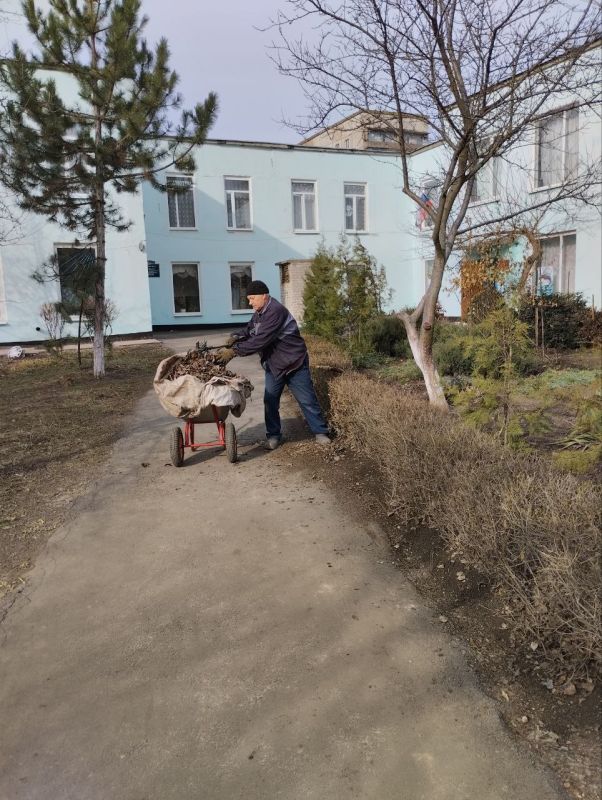 Работы по благоустройству продолжаются Работы по благоустройству продолжаются