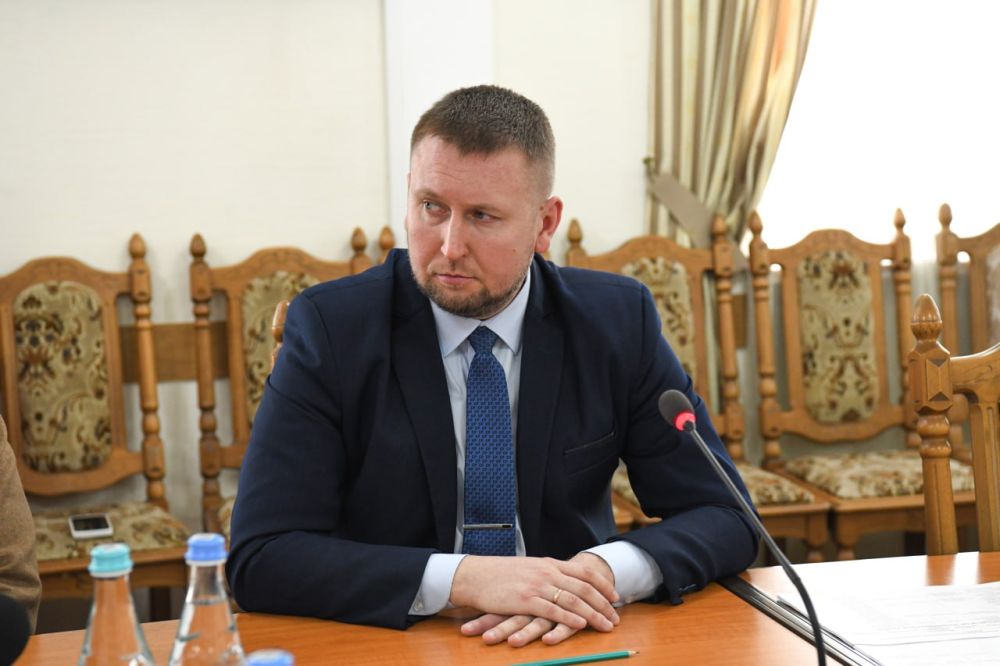 Денис Мирошниченко представил отчет о подготовке празднования Дня Победы и Дня Республики, а также о проведении Года защитника Отечества в ЛНР Денис Мирошниченко представил отчет о подготовке празднования Дня Победы и Дня Республики, а также о проведении Года защитника Отечества в ЛНР