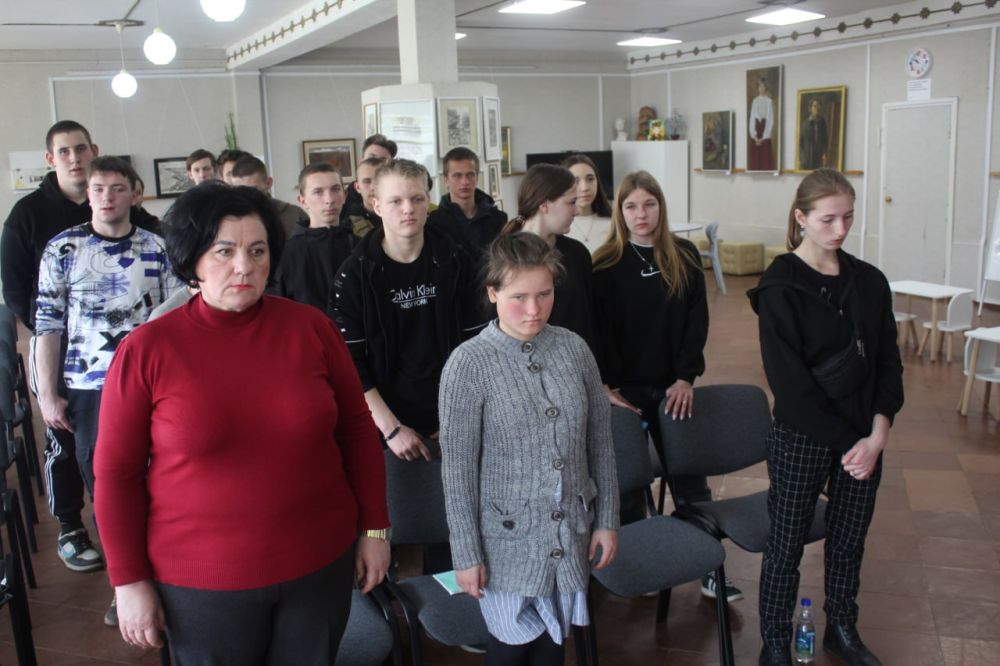 В Кировском историко-художественном музее состоялось мероприятие, приуроченное к 80-летию Победы в Великой Отечественной войне, «Шагнувши в бессмертие» В Кировском историко-художественном музее состоялось мероприятие, приуроченное к 80-летию Победы в Великой Отечественной войне, «Шагнувши в бессмертие»