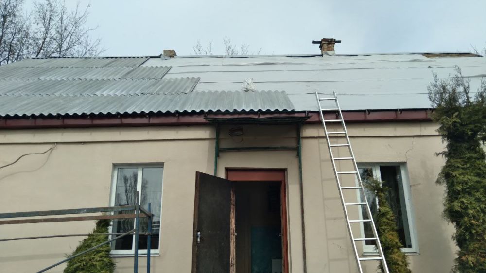 В филиале клуба пгт. Хрустальное МБУ «Краснолучский дворец культуры имени В.И. Ленина» начались ремонтные работы. Строительная бригада приступила к на обновлению учреждения. На данный момент уже выполнены значительные объемы... В филиале клуба пгт. Хрустальное МБУ «Краснолучский дворец культуры имени В.И. Ленина» начались ремонтные работы. Строительная бригада приступила к на обновлению учреждения. На данный момент уже выполнены значительные объемы...