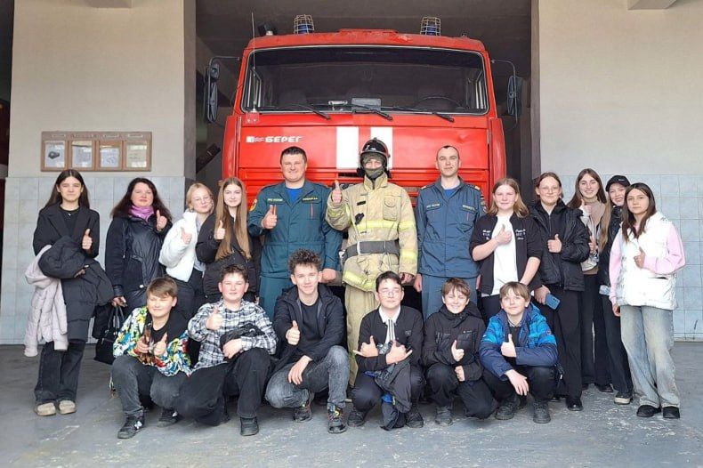 Учащиеся Свердловского лицея побывали с экскурсией в МЧС Учащиеся Свердловского лицея побывали с экскурсией в МЧС