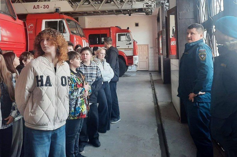 Учащиеся Свердловского лицея побывали с экскурсией в МЧС Учащиеся Свердловского лицея побывали с экскурсией в МЧС