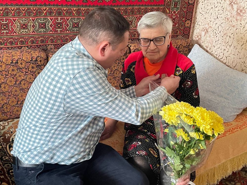 В Суходольске ветеран со статусом «Ребенок войны» получила медаль к 80-летию Победы В Суходольске ветеран со статусом «Ребенок войны» получила медаль к 80-летию Победы