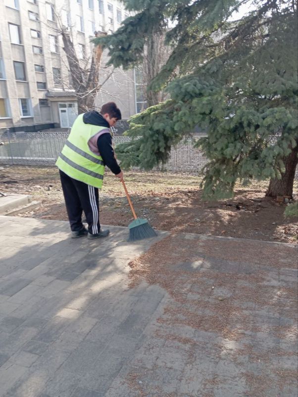 С наступлением благоприятных погодных условий по поручению главы муниципалитета Сергея Саенко коммунальные службы незамедлительно приступили к благоустройству города С наступлением благоприятных погодных условий по поручению главы муниципалитета Сергея Саенко коммунальные службы незамедлительно приступили к благоустройству города